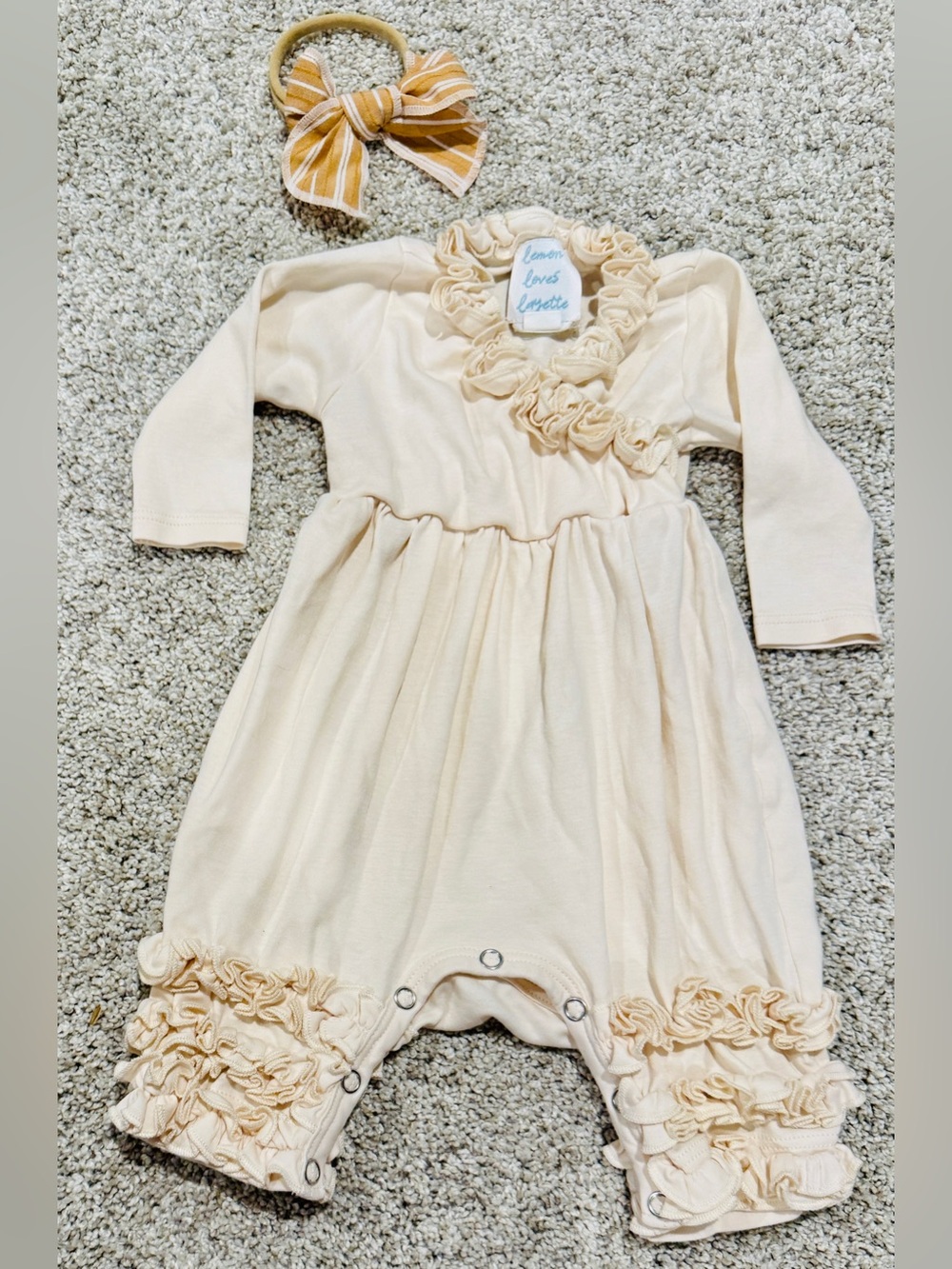 Lemon Loves Layette Baby Girl Ruffle Romper and Bow Set size 0-3M